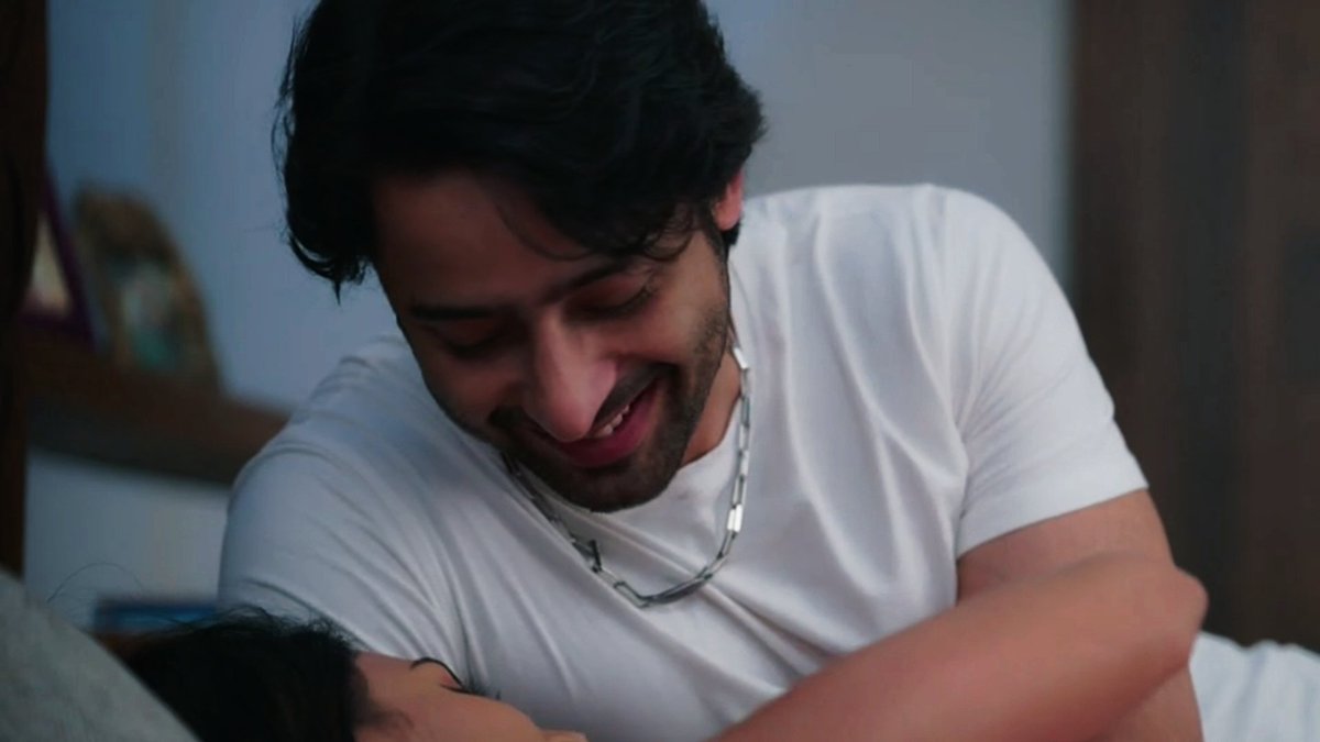 blazing_pearls's tweet photo. just dev dixit adoring his beautiful wifey! 🥺🤍

#krpkab3 | #devakshi https://t.co/SvSHzMNtvZ