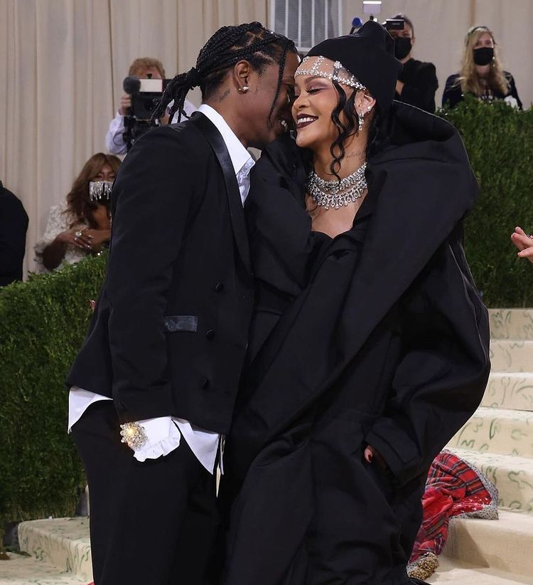 pedestrian's tweet photo. Rihanna &amp; A$AP Rocky https://t.co/AJ01TXfWQG