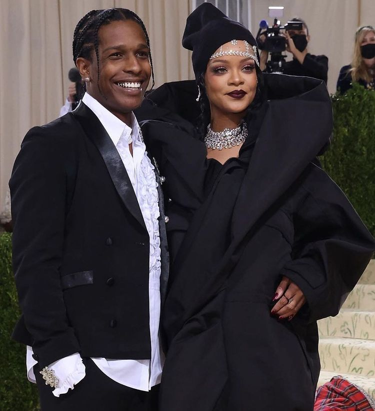 pedestrian's tweet photo. Rihanna &amp; A$AP Rocky https://t.co/AJ01TXfWQG