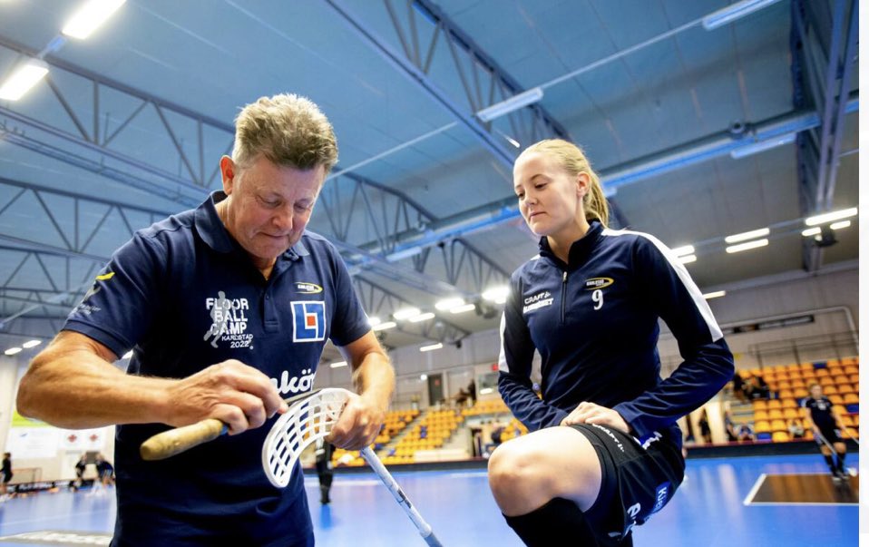 Efter fem år av hemliga vadslagningar återförenas far och dotter

Linnéa Wallgren vänder hem till <a href="/karlstadibf/">Karlstad IBF</a> - där pappa ”PG” blivit en nyckelfigur

”…det var faktiskt tjejer i laget som tänkte sluta om jag gav mig. De kom med ett hot”

vf.se/2021/09/17/eft…