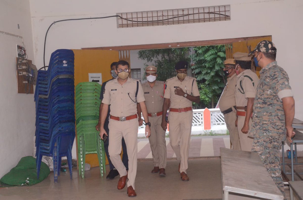 SRIKAKULMPOLICE's tweet image. SP Srikakulam visited various counting centres for the MPTC/ZPTC elections and monitored and reviewed the security arrangements to ensure a peaceful counting process.
#ElectionCounting
#MPTCandZPTC
@APPOLICE100