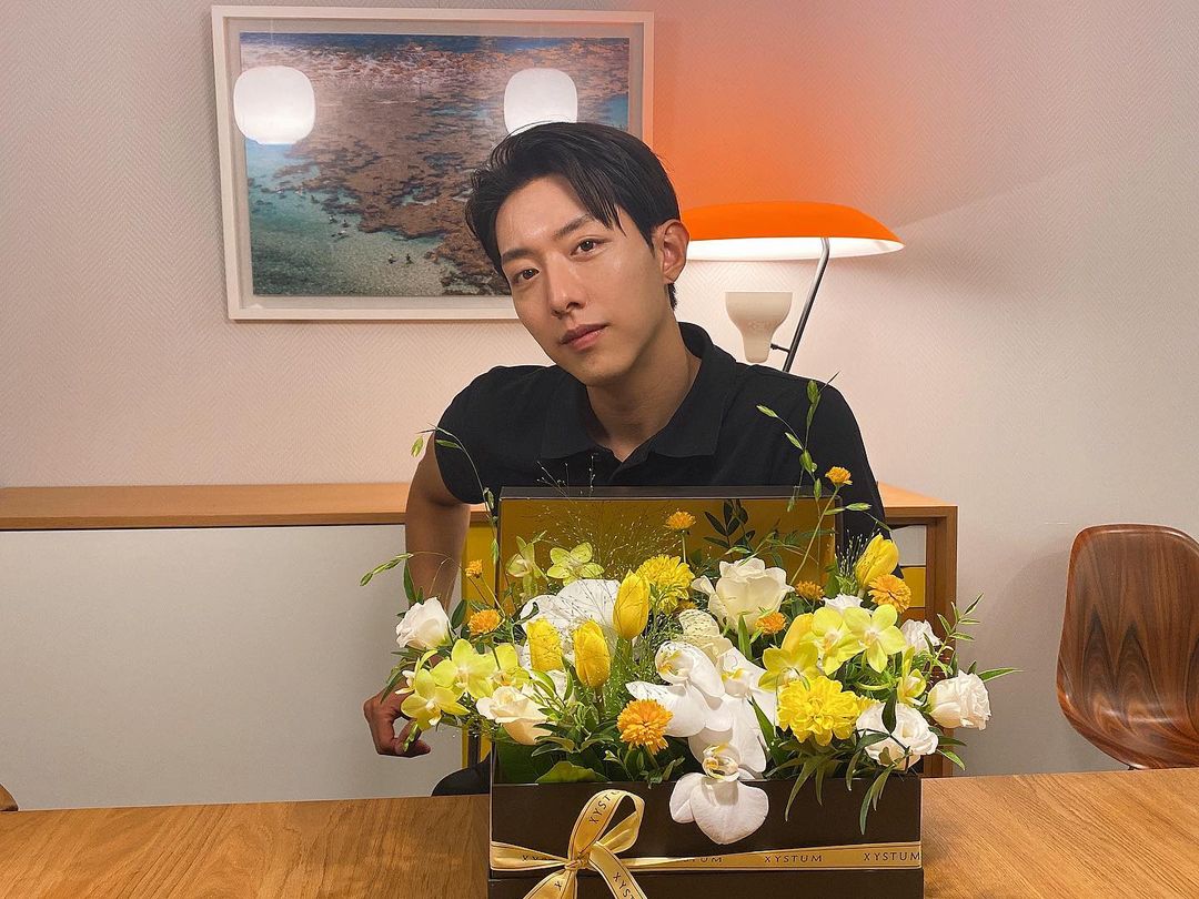 [20210917] Lee Jungshin's SNS update

 명절연휴 시작이네요 벌써부터 차가 막히는거 같은데 여러분 차조심하시구 마스크 꼭 착용하시구~행복한 명절보내세요❤️

instagram.com/p/CT69JbgBczo