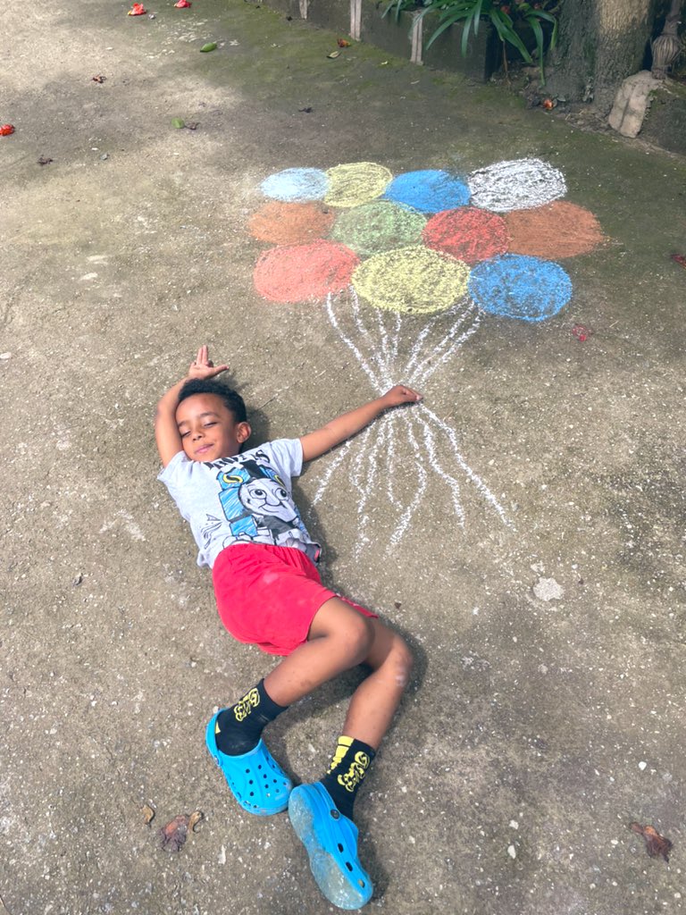 benyam_bisrat's tweet photo. Weekend activity with #LijEyasu #ChalkArt #Recreate @Crayola https://t.co/KsXjkbjfTA