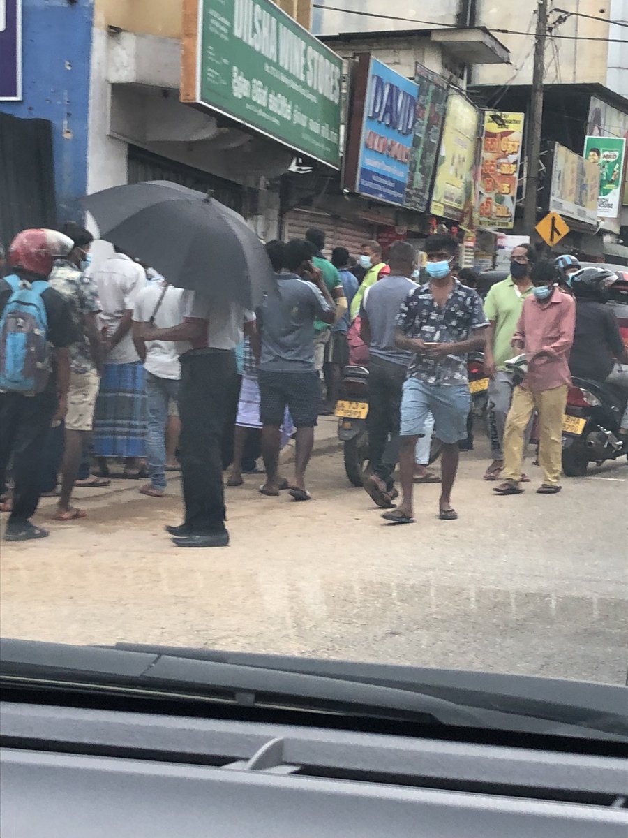 Hasitha71's tweet image. මූලික අවශ්‍යතා #lockdownextension 😬😆