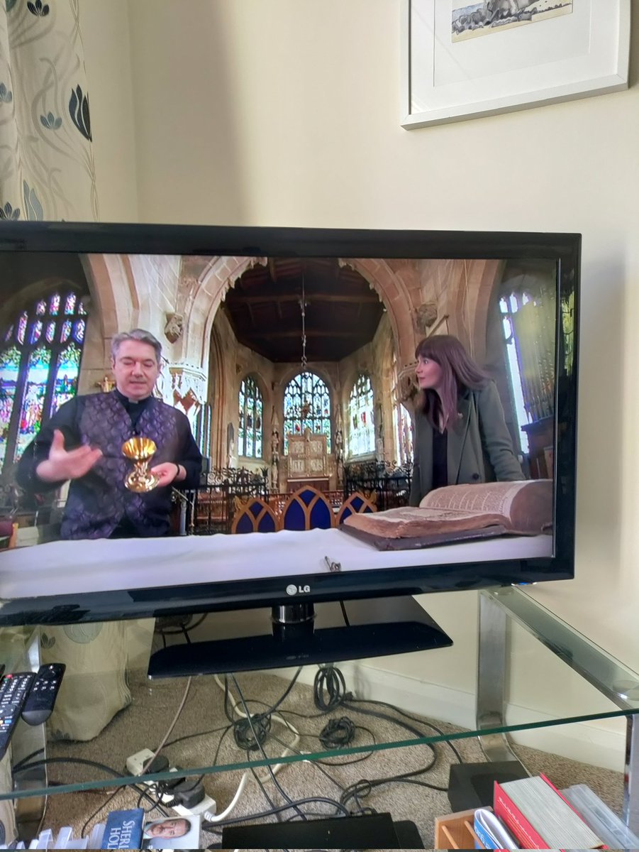 Enjoyed seeing Fr Jason & @stgileswrexham on #BargainHunt but only on English tv