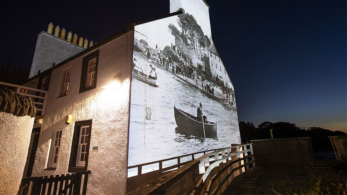 FilmHubNorth's tweet photo. #ReDrawingEdinburgh completes its journey around the Scottish capital this weekend with a pop up screening at Custom House Leith.
We've loved supporting this stunning archive film project through our New Directions programme.
Read all about it: https://t.co/QlTFjD6qXW https://t.co/SI4sx618S1