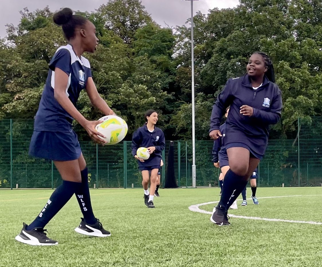 WLFSPE's tweet image. Run forward, take a touch, step step, pick &amp;amp; pass!!! Y7 ladies made some serious progress in their touch rugby lesson today! #O2touch #ThisGirlCan #PickandPass #workinghard