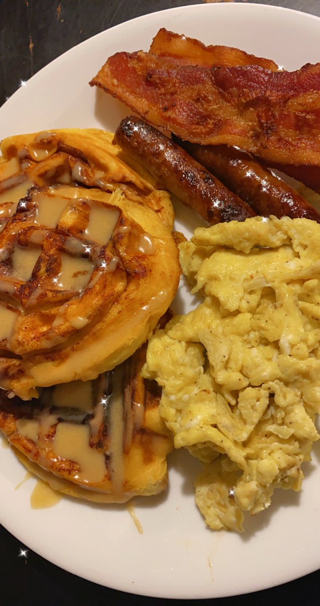 _ayinahs's tweet photo. Pumpkin Spice Cinnamon Roll Waffles ๐งก #fallseason2021 #shaniyacookwarellc #charlestonsc https://t.co/iNQ5dI01nT