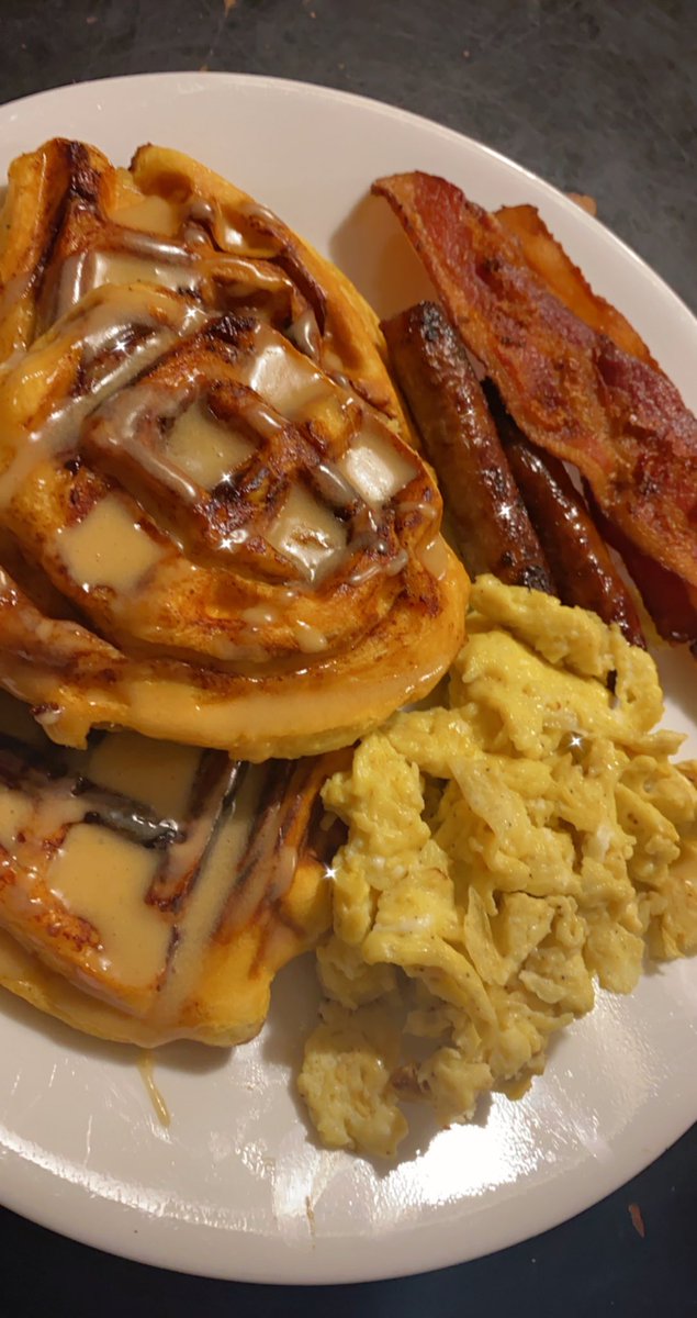 _ayinahs's tweet photo. Pumpkin Spice Cinnamon Roll Waffles ๐งก #fallseason2021 #shaniyacookwarellc #charlestonsc https://t.co/iNQ5dI01nT