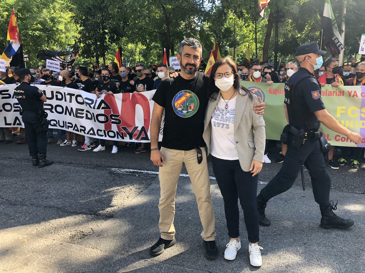 anadebande's tweet photo. Esta mañana en Madrid apoyando a @jusapol @jucilnacional y @JupolNacional enfrente al Ministerio del Interior. Apoyamos sus reivindicaciones, Hoy #Marlaska ni nadie del Ministerio se dignó a recibirles…ellos que velan por la  seguridad de todos los españoles. https://t.co/71YQ1vsHgu