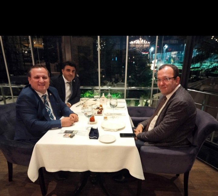 Tey_Fed's tweet photo. AÜ Uygulamalı Bilimler Fakültesi  Gayrimenkul  Geliştirme ve Yönetimi Bölümü Gayrimenkul Geliştirme Yönetimi Anabilim Dalı Dekanı Değerli Hocamız Sayın Prof.Dr.Harun TANRIVERMİŞ'e Projelerimiz Hakkında Bilgi Aktarımında  bulunduk @csbgovtr @murat_kurum @TC_icisleri @suleymansoylu https://t.co/Vaj6SlN5p1