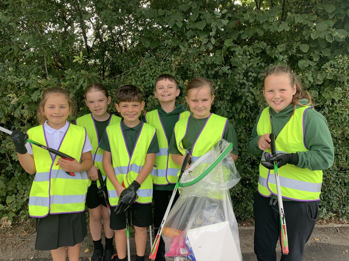 NRCPSchool's tweet photo. School Council have been looking after our environment by picking up litter along North Road. #northroadvalues https://t.co/eJwP13MNOq