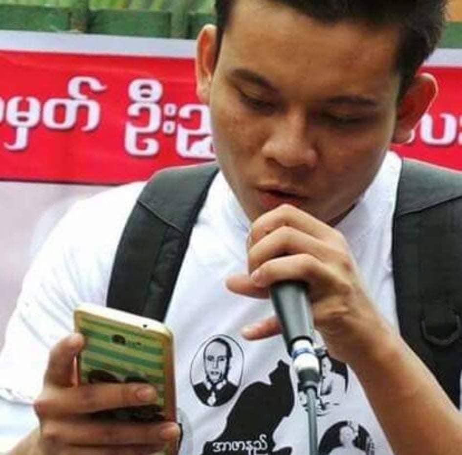 HaramHsu's tweet photo. 6th Ward, Kuthinaryone St,Ayeyarwady’s Pathein Tsp,Junta Terrorists ABDUCTED a poet Lu Sit Naing (b)Ko Tin Htet Ko on Sep16 after failing to find their suspect who lives in the same street of the poet. #WarCrimesOfJunta #Sep17Coup  #WhatsHappeningInMyanmar https://t.co/fBW3EmTJHl