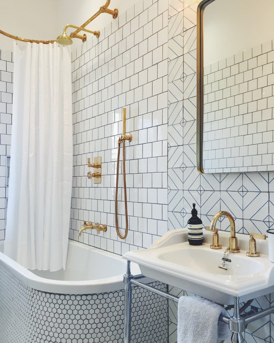 We love this 'little bit of everything' approach to tiling. Layering different types of tiles throughout the bathroom can create a truly spectacular result! 🛁

Tiles: @bertandmay
Photo - Instagram: @bruntonbothy