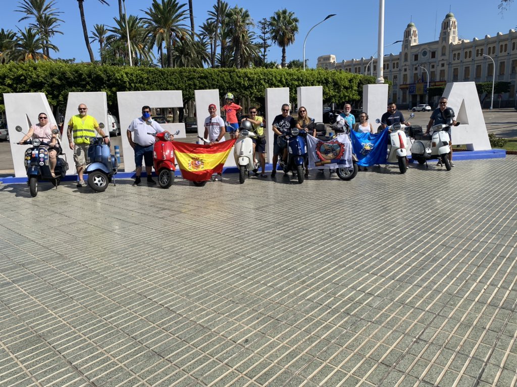 VespaMelilla's tweet photo. Que vueltecita mas chula hemos dado con nuestras Vespas #DiaDeMelilla https://t.co/AqFhnXI0Pi