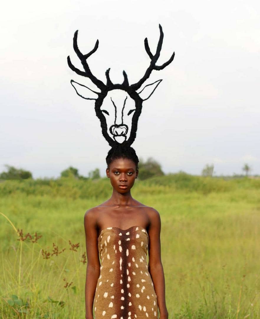 RTIOfficiel's tweet photo. L'ivoirienne Laetitia Ky (25 ans), artiste féministe, qui réalise des sculptures à partir de ses cheveux tressés, fait désormais partie du livre Guiness des records 2022.
#RTIOfficiel #CIV225 https://t.co/fr0nQpMtkj