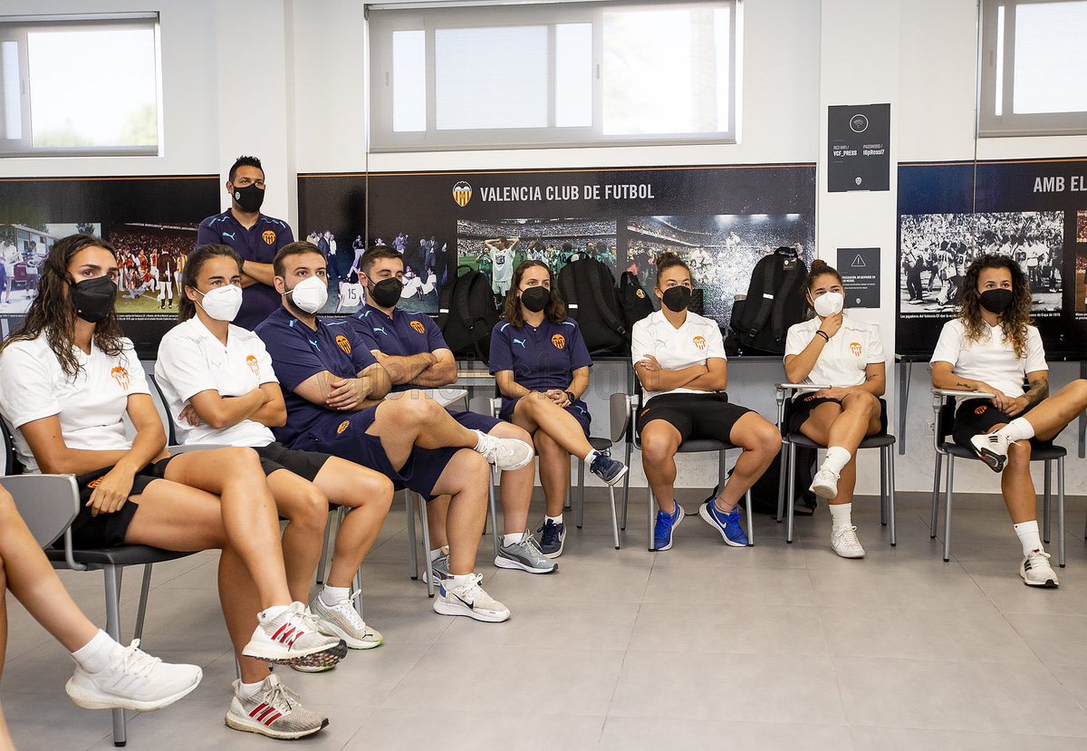 VCF_Femenino's tweet photo. 🧠 El #VCFfem recibe una sesión de coaching deportivo

⚖️ El equilibrio entre salud física y mental es la clave del éxito

➕ℹ️ https://t.co/SDTkBFCVmZ

#ADNVCF 🦇 https://t.co/j1krI1Rbxp