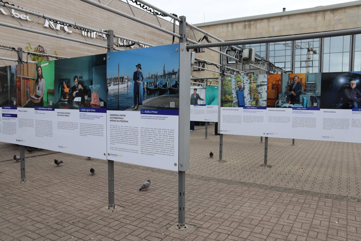 Laukumā pie „Origo” apskatāma izstāde „Zinātne iedvesmo!”, kas vēsta par 25 zinātniekiem un 25 zinātniecēm -  <a href="/zinatkongress/">Zinātne Latvijai</a>  radošām un iedvesmojošām personībām🤩Ar lepnumu varam teikt: zinātne rada, pārsteidz un virza! #ZinātneLatvijai