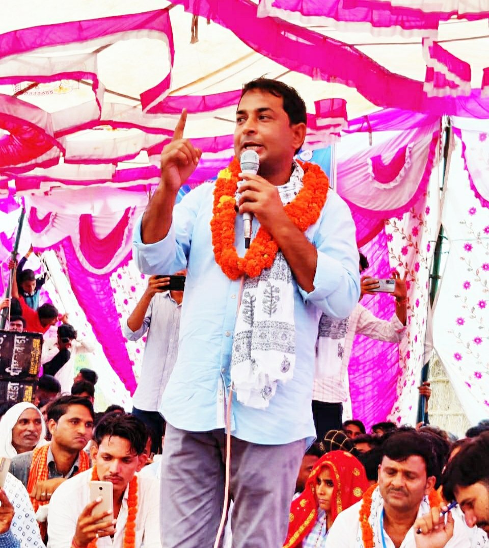 NareshMeena__'s tweet photo. खिरनी, सवाई माधोपुर
आज खिरनी में सरपंच रूपसिंह जी डोई द्वारा आयोजित जनप्रतिनिधि सम्मान समारोह में हुआ शामिल
साथ मे जिला प्रमुख सुदामा देवी,डिग्गी जी व प्रधान देवपाल जी सहित जिले के समस्त जनप्रतिनिधि रहे शामिल! https://t.co/XiYJrqEN2b