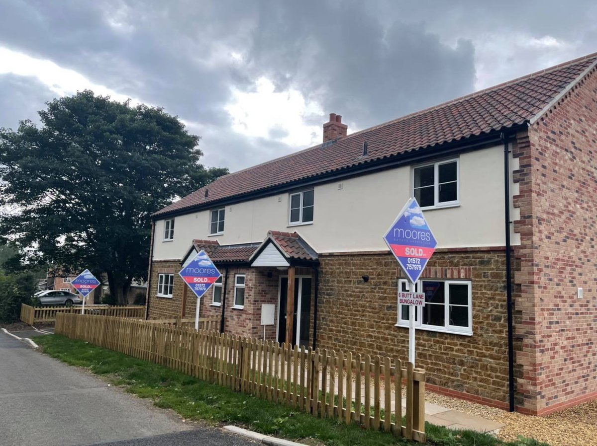 mooresproperty's tweet photo. We’d love to help you have a SOLD STC board outside your home this autumn 🍂 so please call us for a valuation 🤩
https://t.co/SlNs8QDU2k https://t.co/W8uIhkIZTA