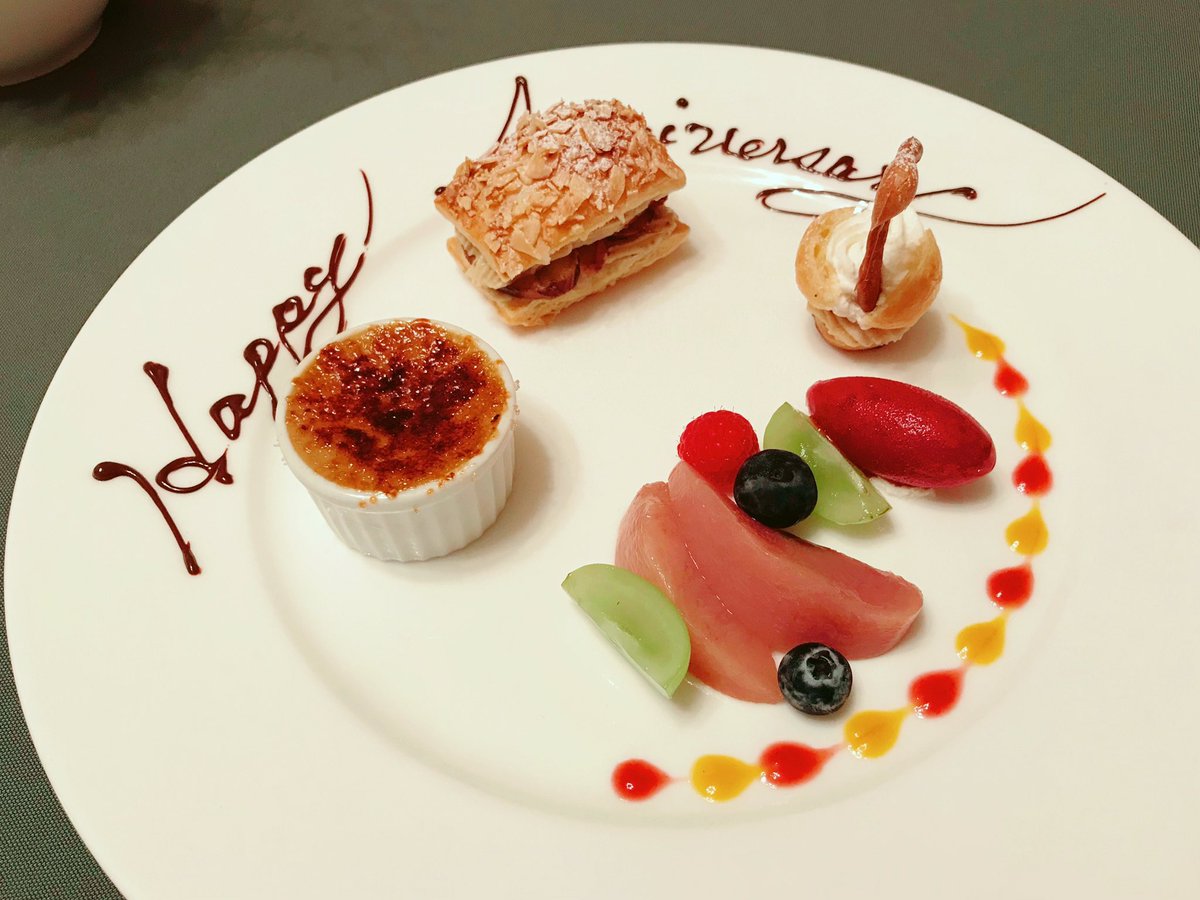 S_RESEACHER's tweet photo. お店(ラ・シャロントさん)と、
子どもたちからケーキのプレゼントをいただきました。
ただただ、ありがたい限りです。🙇♂️
#LaCharente
#結婚記念日 https://t.co/SOlc9PFapD