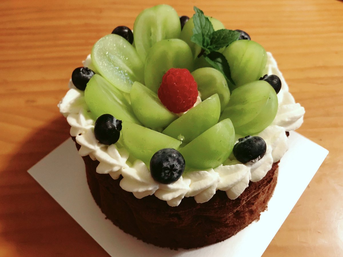 S_RESEACHER's tweet photo. お店(ラ・シャロントさん)と、
子どもたちからケーキのプレゼントをいただきました。
ただただ、ありがたい限りです。🙇♂️
#LaCharente
#結婚記念日 https://t.co/SOlc9PFapD