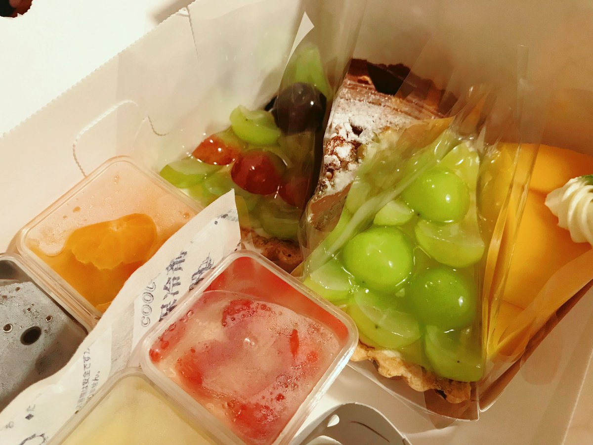 S_RESEACHER's tweet photo. お店(ラ・シャロントさん)と、
子どもたちからケーキのプレゼントをいただきました。
ただただ、ありがたい限りです。🙇♂️
#LaCharente
#結婚記念日 https://t.co/SOlc9PFapD