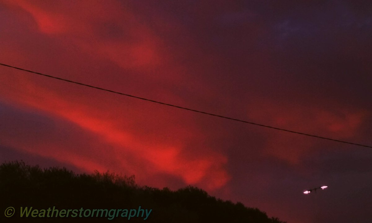 Johnted_113's tweet photo. 1/3 This morning's crazy ripper sunrise! 👏💖😍
.
@BOM_Vic @VicStormChasers @Hailmo @StormyKath @fluidprojectth1 @The_FishmanAU #sunrise #sunrisephotography #sunrisepics #melbourneweather #melbweather #Melbourne
More pics⏬ https://t.co/hjw6ebUZPL