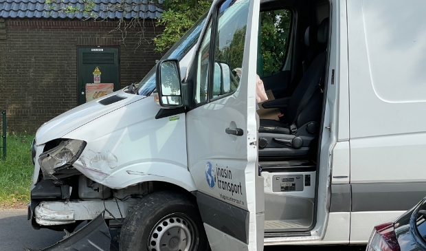 Pakketbezorger veroorzaakt ongeval op Broekkant