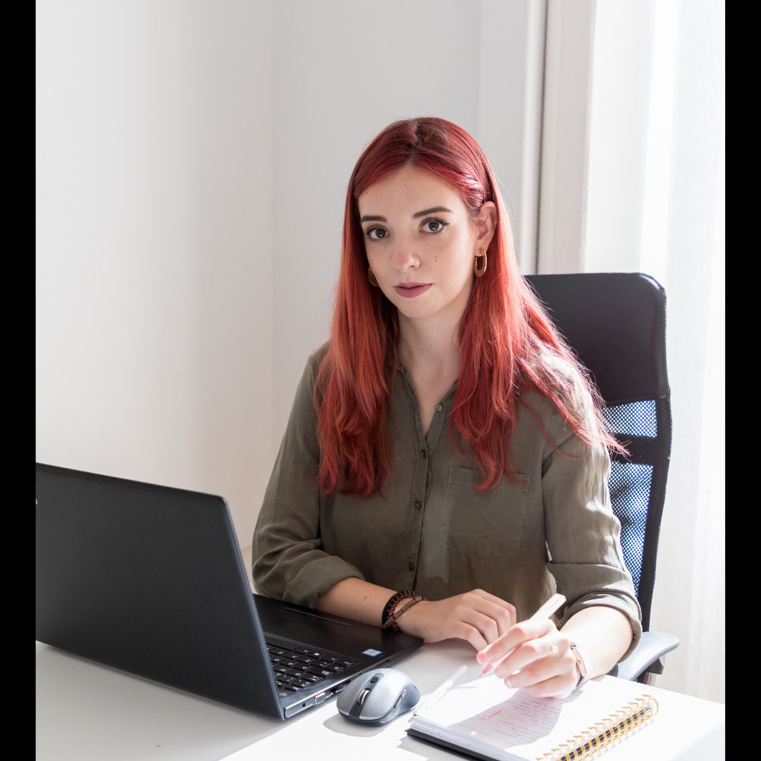 lynguatransl8's tweet photo. 🇪🇦
¡Hola! Soy Irene. Estudié Lenguas Modernas y Traducción en la UAH. Me especialicé en traducción audiovisual y literaria, del inglés y francés al español. Me encantan las series, pelis, libros, la comida y la música. Dato extra: el origen de las palabras me resulta curiosísimo. https://t.co/P12kdCVIPb