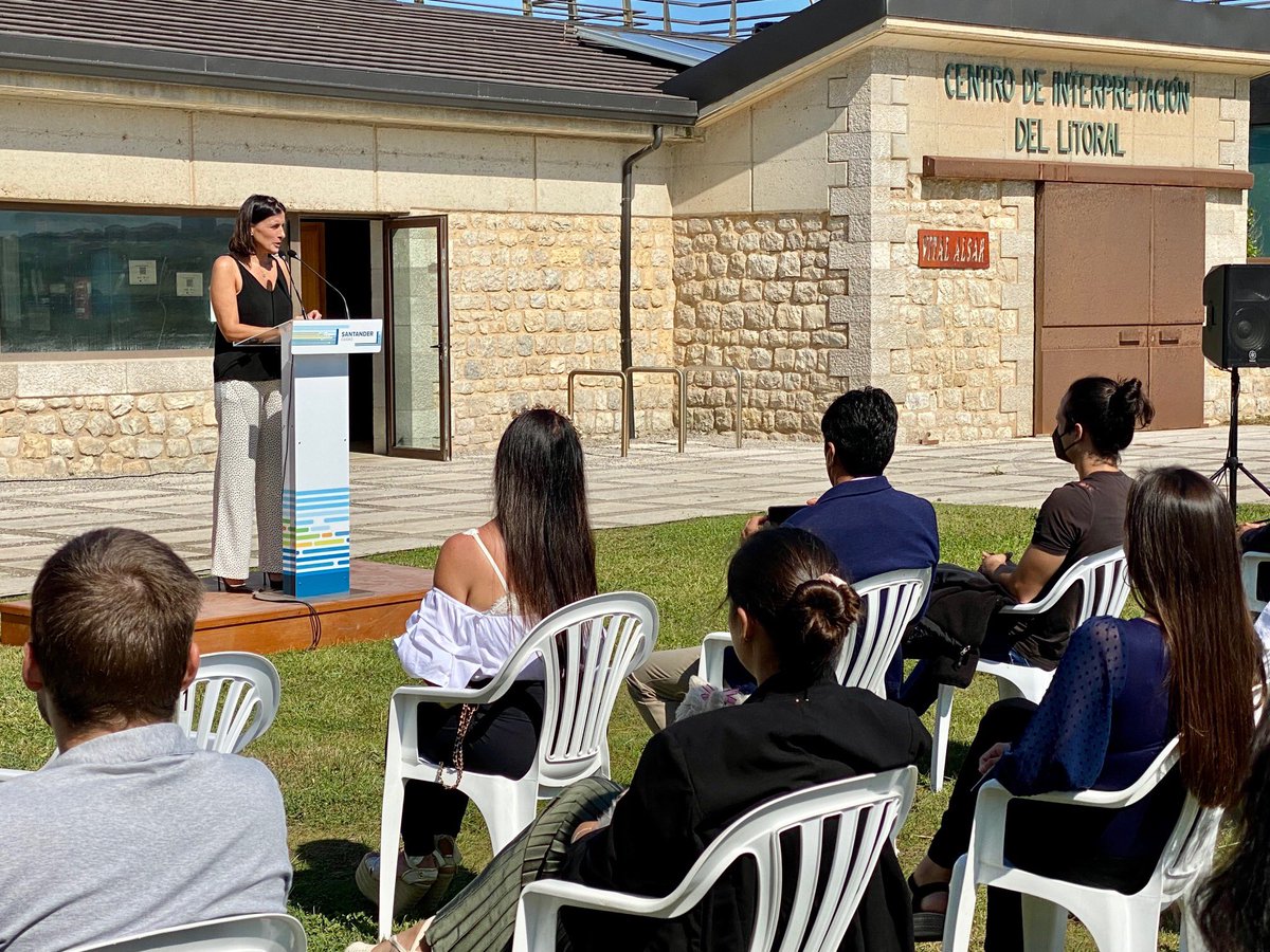 gemaigual's tweet image. 🌊Iniciamos un intenso homenaje a #VitalAlsar✨Con su familia, hemos depositado sus cenizas en el Panteón de Ilustres de @cemen_ciriego, hemos descubierto la placa de su paseo en La Maruca y la nueva denominación del centro del Litoral 🙏🏻Toda nuestra gratitud al navegante.