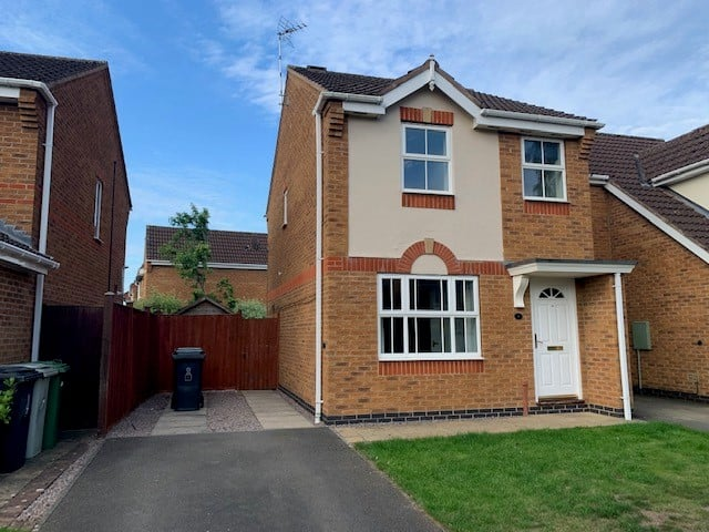 mooresproperty's tweet photo. **LETTINGS - Situated in a popular area of the town is this 3 bedroom detached family home, available now! Call Sarah today to arrange a viewing on 01572 757979 https://t.co/iBuYGEp6pK