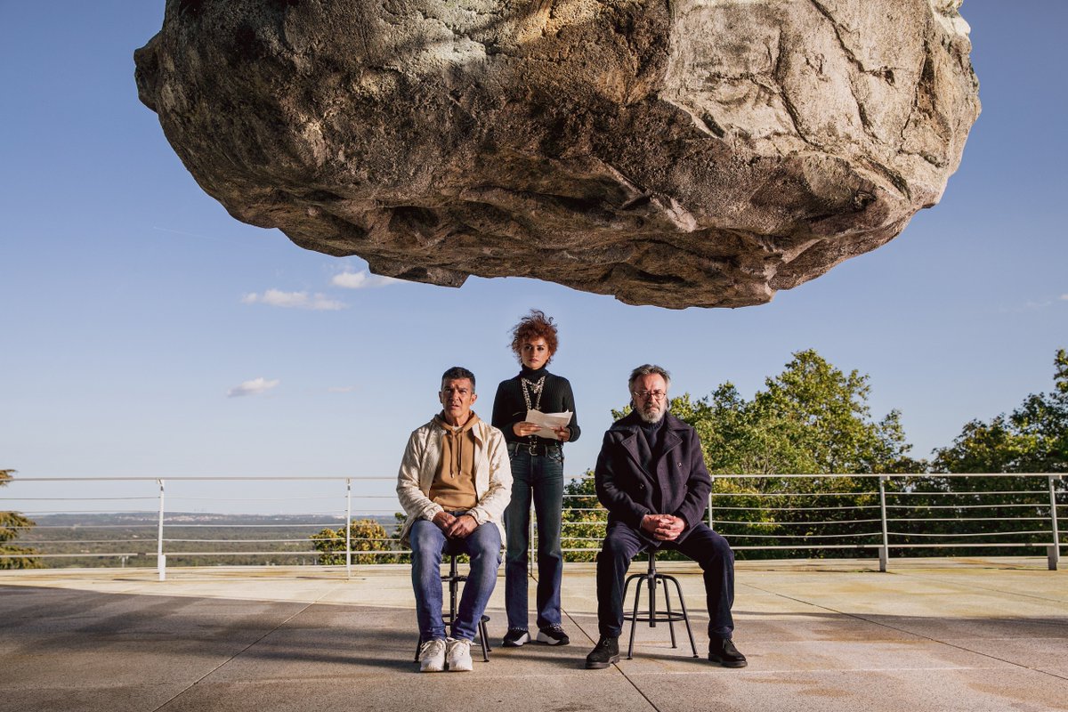 sansebastianfes's tweet photo. #69SSIFF🎬 Gastón Duprat y Mariano Cohn inauguran #Perlak con @CompeOficial donde ponen a competir a @antoniobanderas y a Óscar Martínez bajo la mirada de @PenelopeCruzOfi 

#Inauguración · #Inaugurazioa · #OpeningFilm
⏳ 16:00
📍 @VEAntzokia https://t.co/SlnI9Y1byv