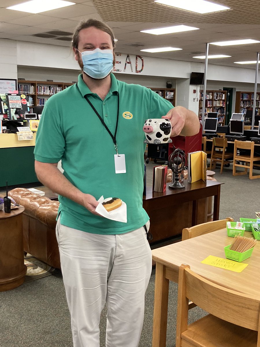 SummervilleWave's tweet photo. BYOM - Bring Your Own Mug! Glad we could treat our staff to a coffee &amp; donut bar to kick off Friday! We also asked them to share something positive about this year so far &amp; they did not disappoint 💚💛🌊 @J_Renaissance https://t.co/DD22Ypl0Xm