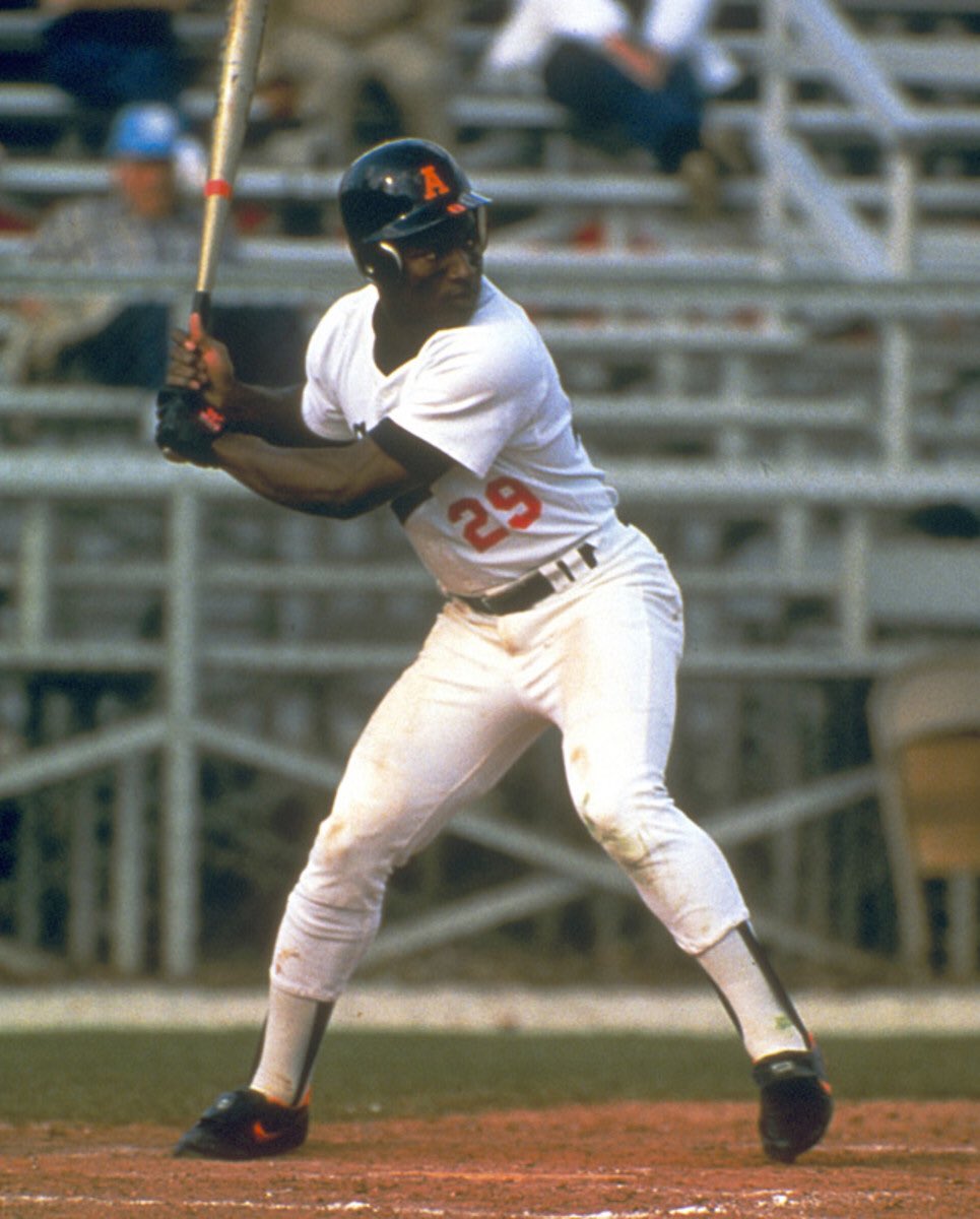 Bo Jackson with a metal bat is a terrifying proposition #auburn