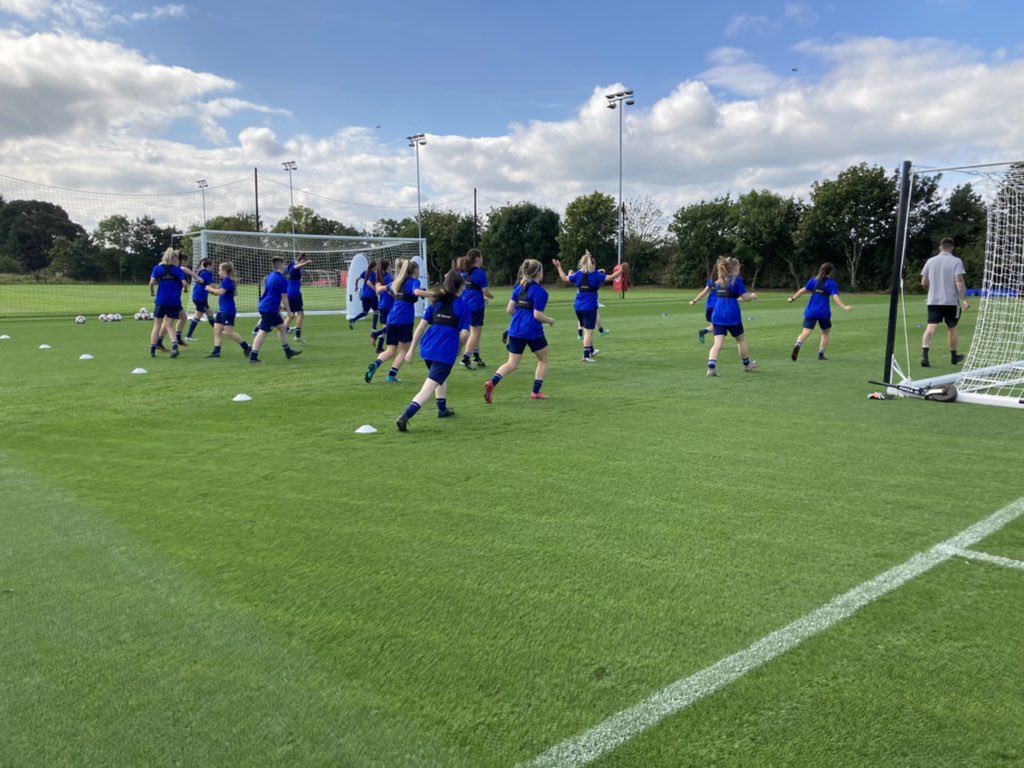 Browner1416's tweet image. 4th and final session for the NIWU19 squad is underway ⚽️💚💙