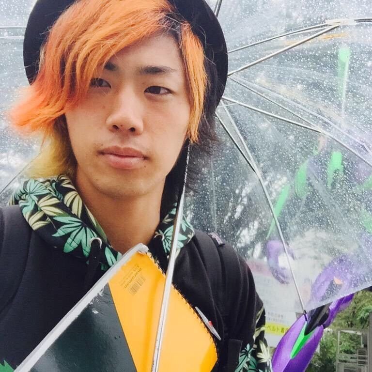 48RequestHour's tweet photo. Bunshun reports that Minegishi Minami got engaged with OnAir's Tetsuya "I gave her an engagement ring with a pretty big diamond on it." 

According to sources, they were already dating by the time Miichan announced graduation in December 2019, in a long-distance relationship. https://t.co/UbOSNumoVR