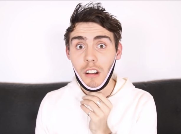 HAPPY BIRTHDAY ALFIE DEYES !!! 