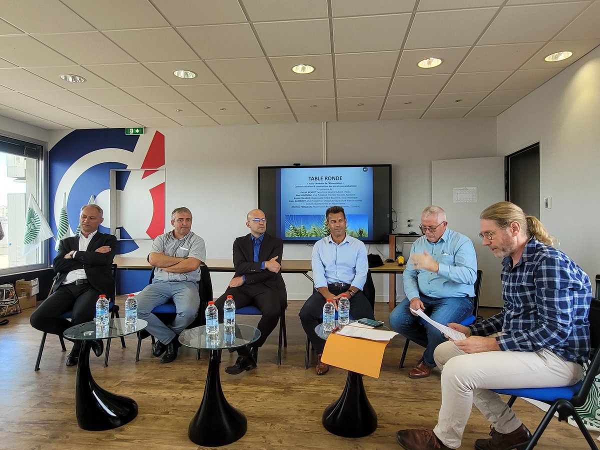 IsabelleCaumet's tweet photo. AG @FDSEA87 - Débat sur les #EGAlim ac @BenezitPatrick, SGa @FNSEA - EGAlim2 pr une juste rémunération des #agriculteurs et la non négociabilité de la matière première #prix #production https://t.co/cukJaDuSvH