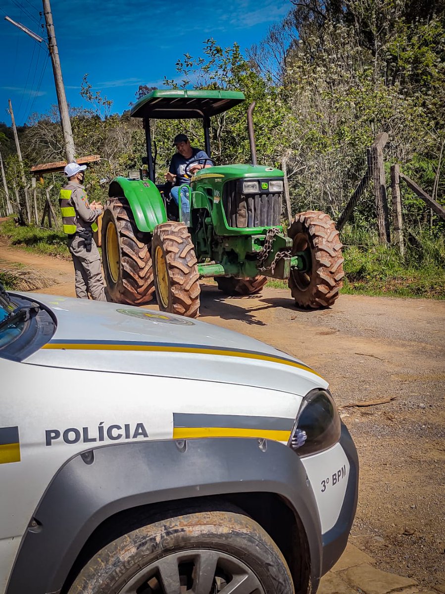 adrianalima1's tweet photo. Toda a cidade no foco da segurança: agentes do 3° BPM reforçam o policiamento na área rural de Novo Hamburgo, numa conversa com a comunidade de Lomba Grande. @jornalnh https://t.co/GUTdHqiTKd