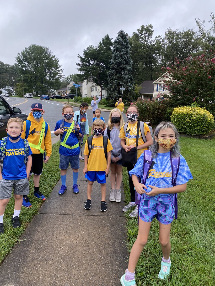 sophiado's tweet photo. These RAVENS are ready for Spirit Day @RavensworthES https://t.co/IFhK8eB4X3