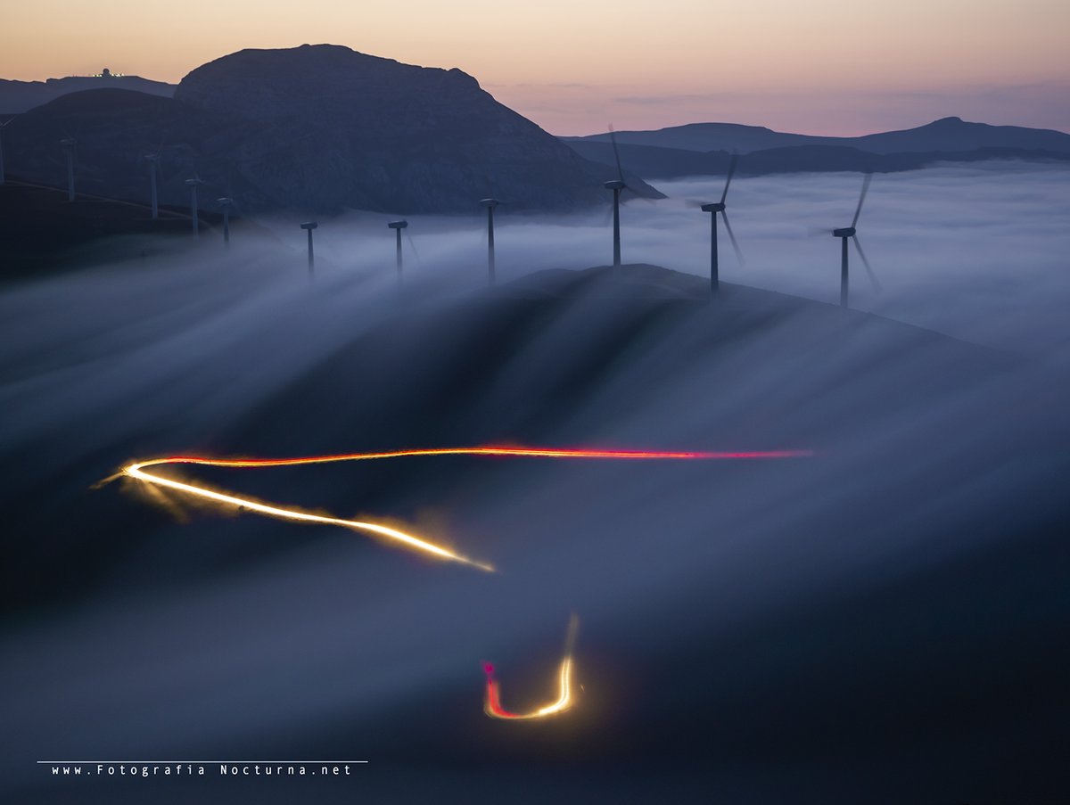 jmmpereda's tweet photo. Nueva foto en instagram: Niebla y trazas de luz desde #puertodelasia 
#FotografiaNocturna #Cantabrianocturna #FotografiaNocturnaCantabria
#LightTrails con el sistema #LiveComposite #Olympus #OMD #esOlympus 
⤵️⤵️⤵️
https://t.co/UmoQcLmuHZ https://t.co/QOWNWRzRkA