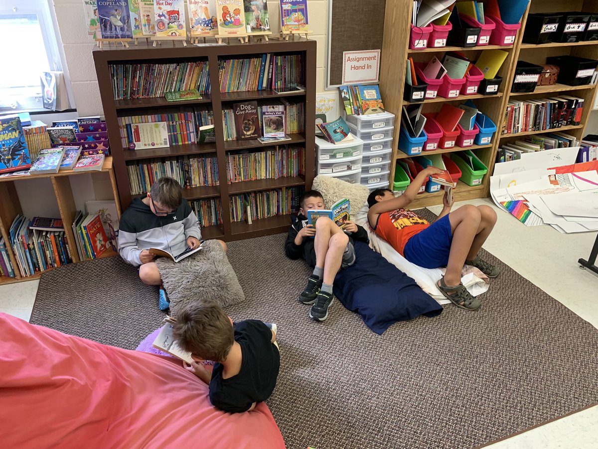 thuekim's tweet photo. Daily 5 every morning gives the students autonomy on how they want to start their day. New station everyday. Some quiet time or collab with a partner or bigger group. Great start to the day. https://t.co/ev8rmnaGiP