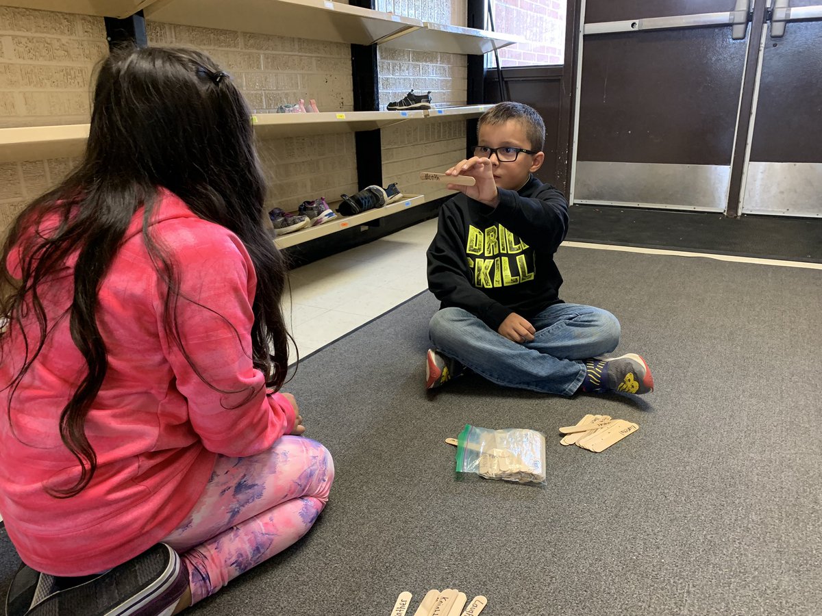 thuekim's tweet photo. Daily 5 every morning gives the students autonomy on how they want to start their day. New station everyday. Some quiet time or collab with a partner or bigger group. Great start to the day. https://t.co/ev8rmnaGiP