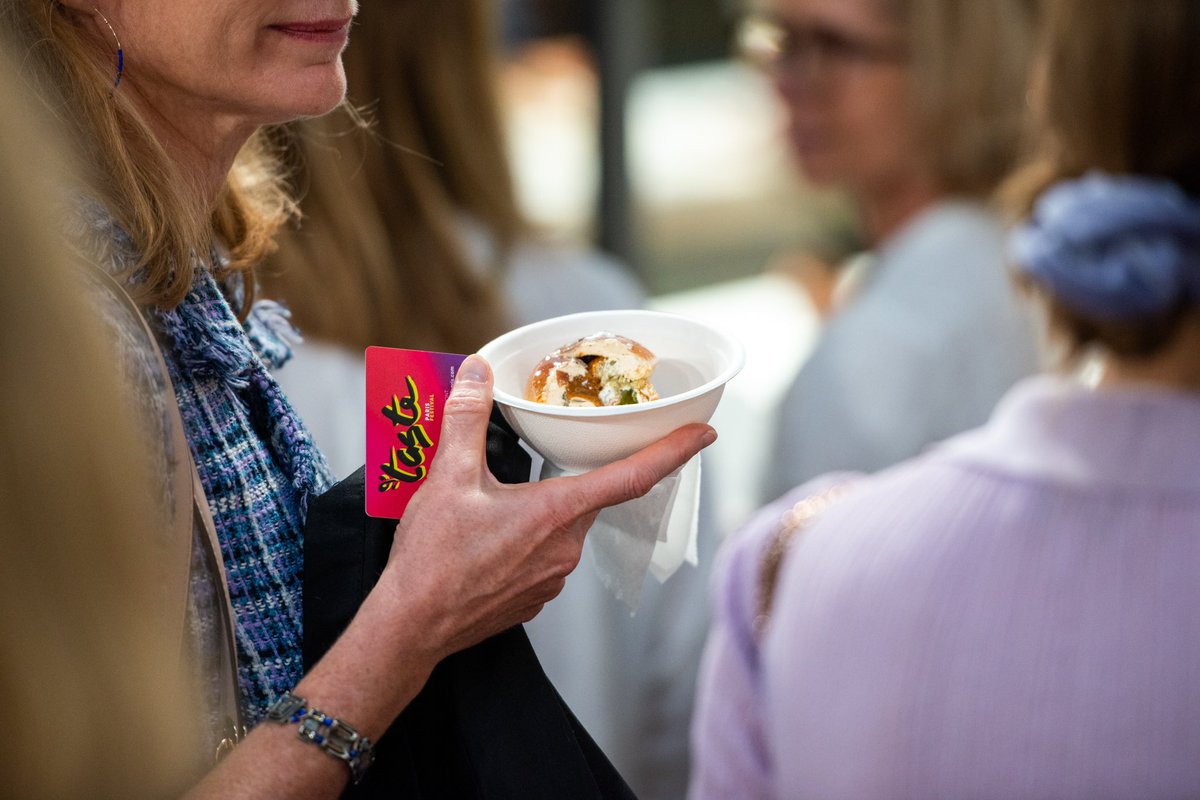 Taste of Paris (@taste_ofparis) on Twitter photo Partagez vos meilleurs moments du festival avec le hashtag #tasteofparis ! Et dites-nous quels plats/desserts vous avez préféré 😀
📸 <a href="/vincentnageotte/">Vincent Nageotte</a> Partagez vos meilleurs moments du festival avec le hashtag #tasteofparis ! Et dites-nous quels plats/desserts vous avez préféré 😀
📸 <a href="/vincentnageotte/">Vincent Nageotte</a>