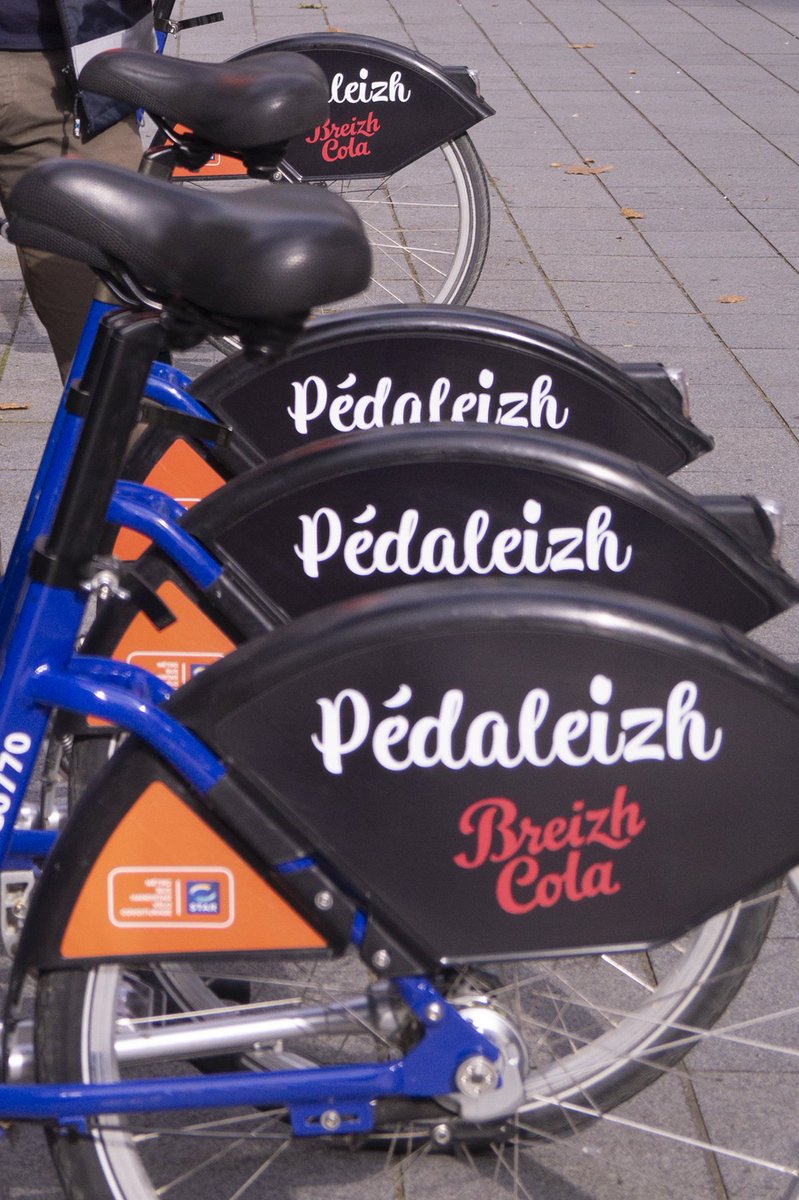 À Rennes, Breizh Cola habille les vélos en libre-service avec des jeux de mots très… Bretons 👌