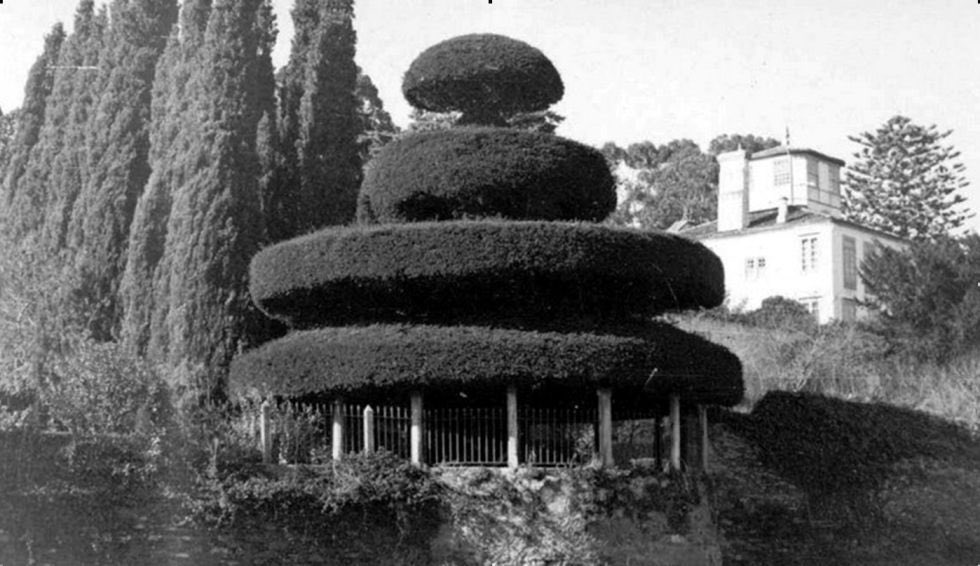 El #TejoDeLosTenreiro es un árbol de unos 500 años sito en la localidad coruñesa de #Puentedeume🌳Fue visitado por #ValleInclán, #PardoBazán, #Azorín o #Azaña! Dicha especie puede vivir hasta 5000 años aunque éste sufre un mal incurable y lamentablemente su deterioro es visible!