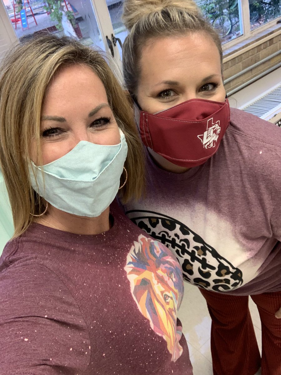 MrsSheriMoebes's tweet photo. Happy Friday from the CFE Interventionists!!!Happy Homecoming and go Lions!🙌 @MsBelville https://t.co/WdKOtZaS3r