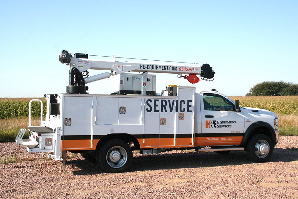 STI_TigerCranes's tweet image. It’s #FeatureFriday and we have a unit designed for H&amp;amp;E Equipment. It has a #MillerEnpak A30 with a welder, screw compressor, and a generator, making it easy and convenient to do plenty of jobs on the fly.  

#STI #servicetrucks #wedesignaroundyourneeds #TigerCranes #heequipment
