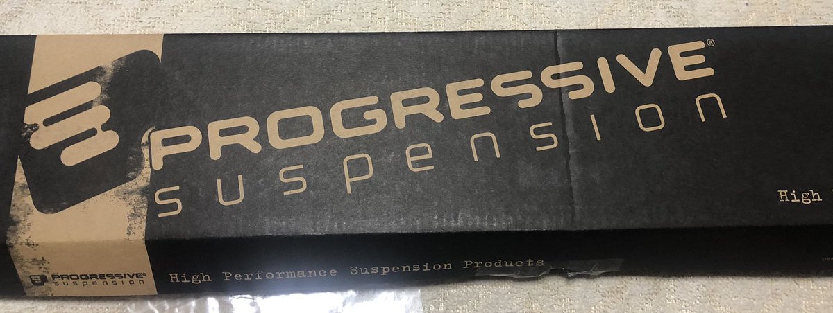 Premium_Ponkotu's tweet photo. フロントフォークのバネが届いた‼️
取付説明書の翻訳作業がメインです…😠(笑)
来月に車検なので取付は冬季間にユックリかな⁉️
前後、1〜2インチアップの組み付け予定です…
もう少しのバンク角の確保の為に…😱💦
#HarleyDavidson
#XL1200N
#NightSter
#ProgressiveSuspension https://t.co/2fpeossxlM